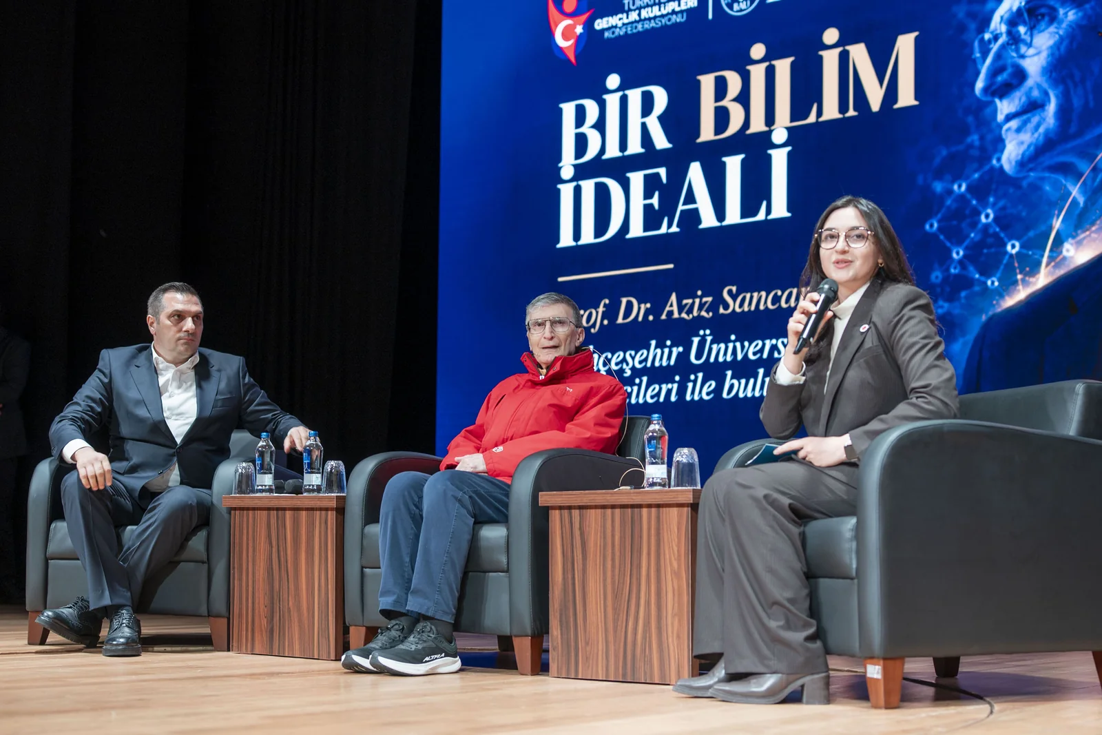 Sahnede “Bir Bilim İdeali” oturumu