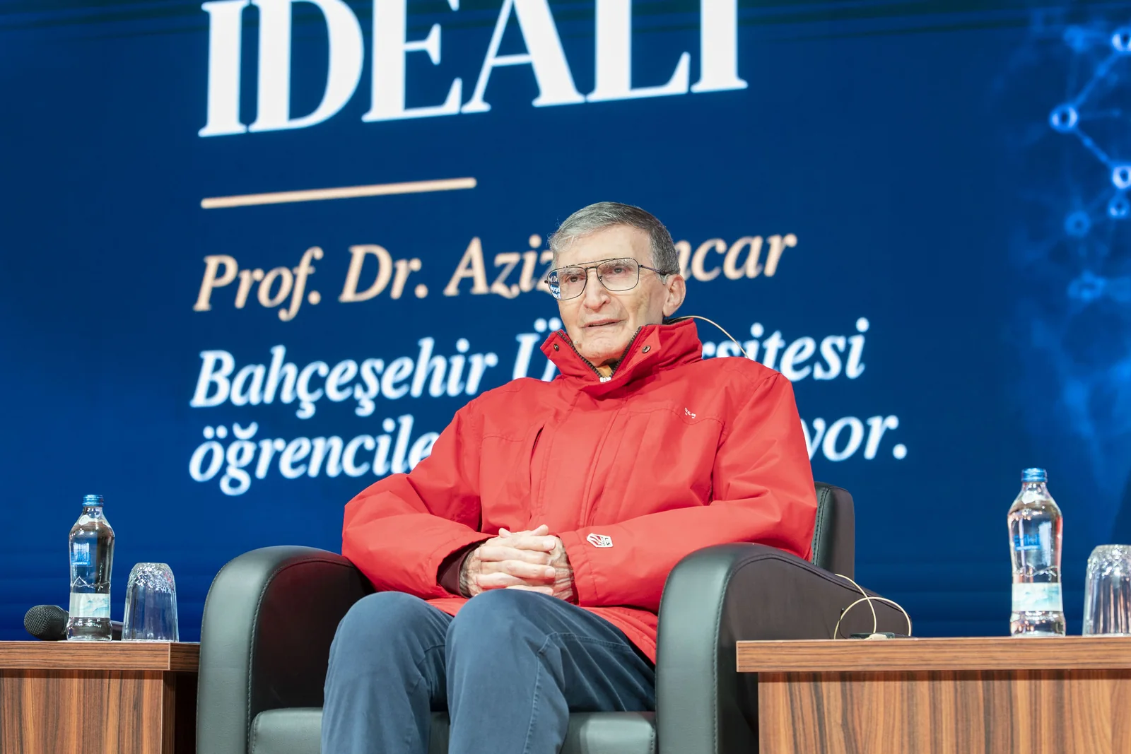 Aziz Sancar sahnede