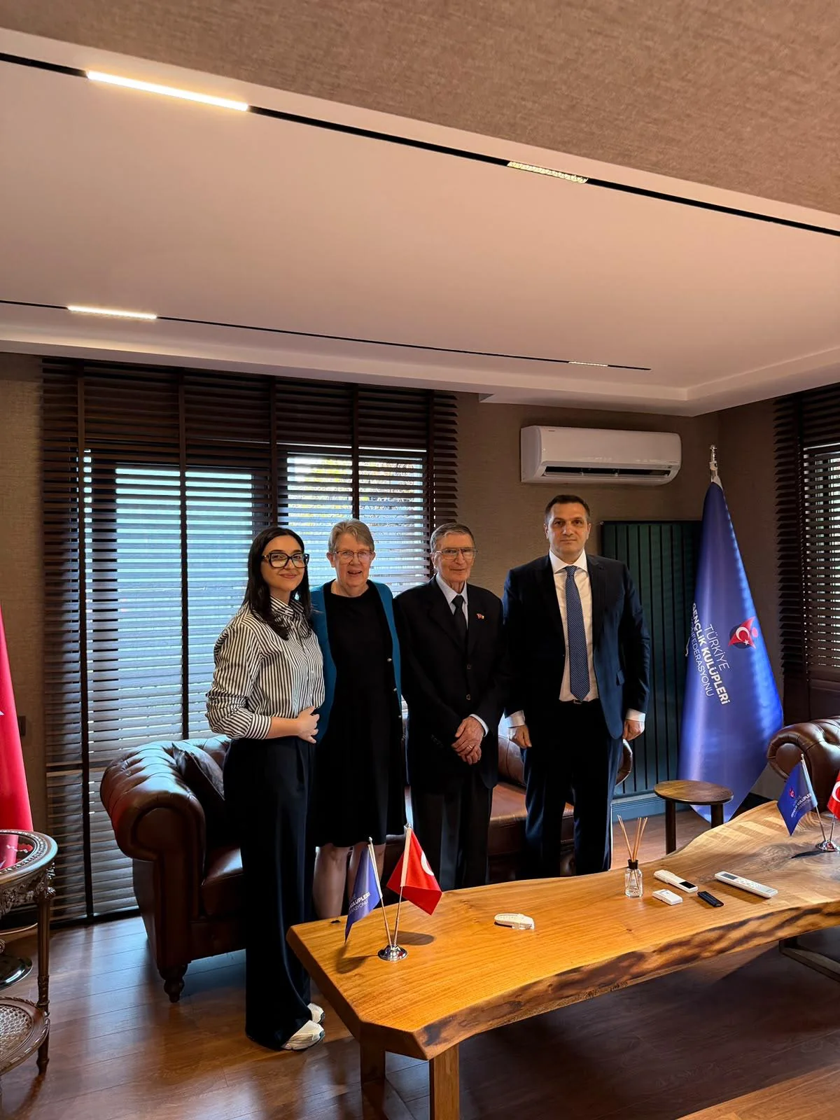 Aziz Sancar ve Gwen Sancar, GENÇKONFED heyetiyle birlikte